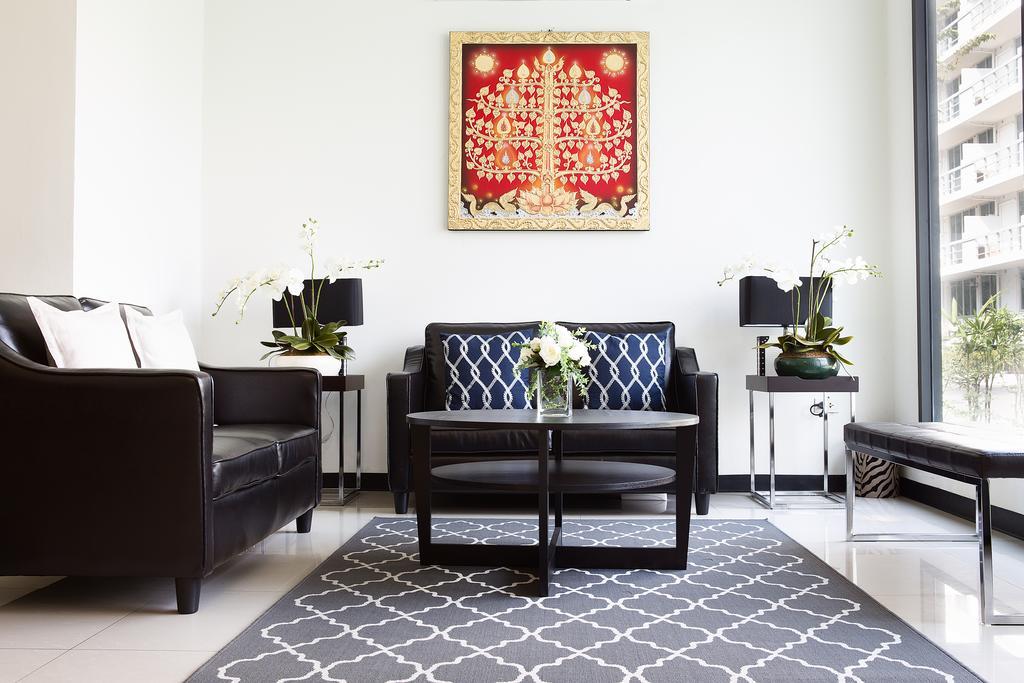 The Capital Resort @ Sukhumvit 50 Banguecoque Exterior foto A living room in a condominium
