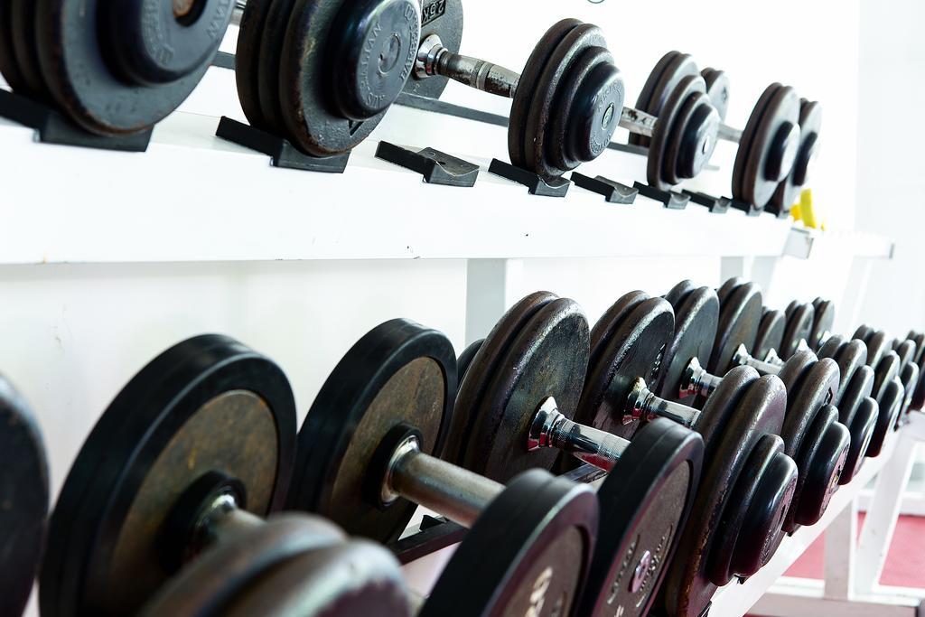 The Capital Resort @ Sukhumvit 50 Banguecoque Exterior foto Dumbbells
