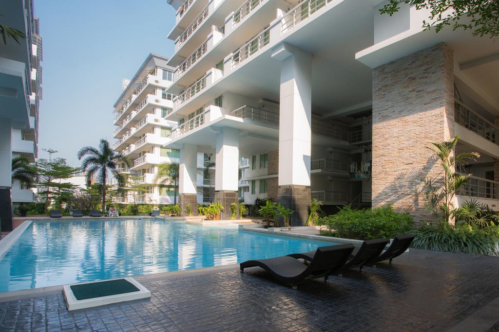 The Capital Resort @ Sukhumvit 50 Banguecoque Exterior foto The Panorama pool