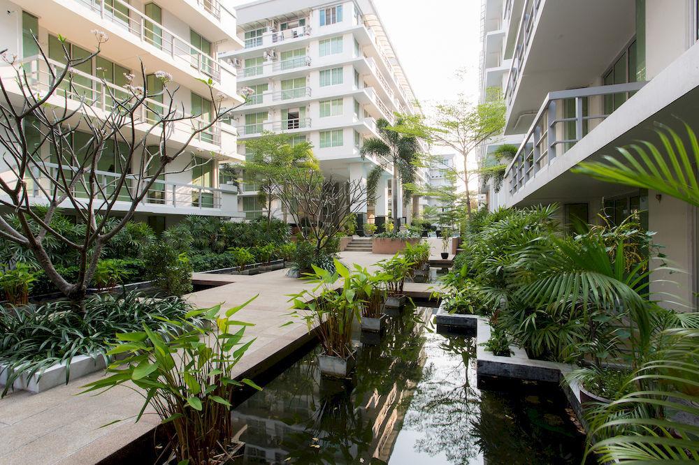 The Capital Resort @ Sukhumvit 50 Banguecoque Exterior foto The River