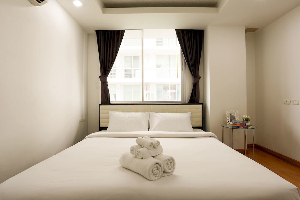 The Capital Resort @ Sukhumvit 50 Banguecoque Exterior foto A bedroom at a hotel