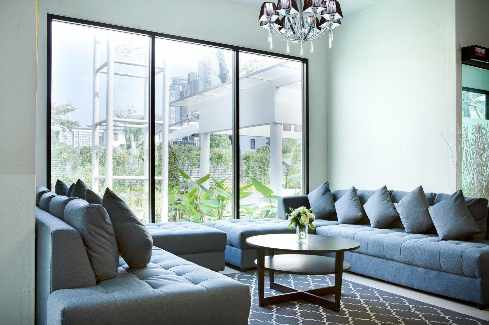 The Capital Resort @ Sukhumvit 50 Banguecoque Exterior foto A living room